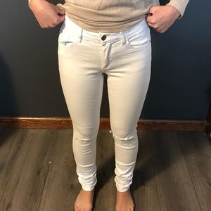 Garage white jeans with slits by the knee